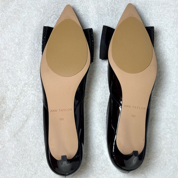Ann Taylor, Crystal Bow Patent Pump, 6M, Never Used - Picture 2 of 3